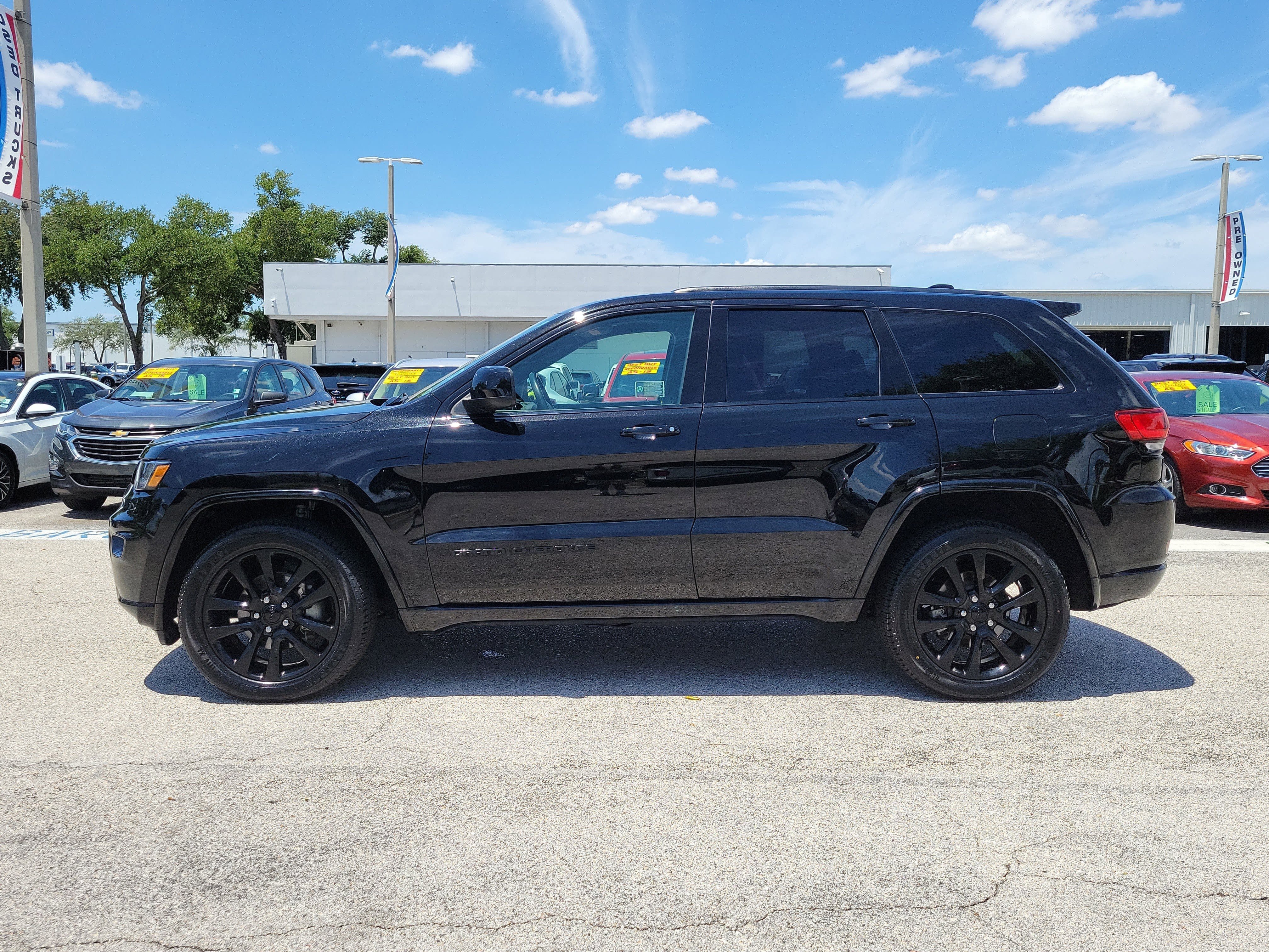 Used 2020 Jeep Grand Cherokee Altitude AWD/4WD image 6