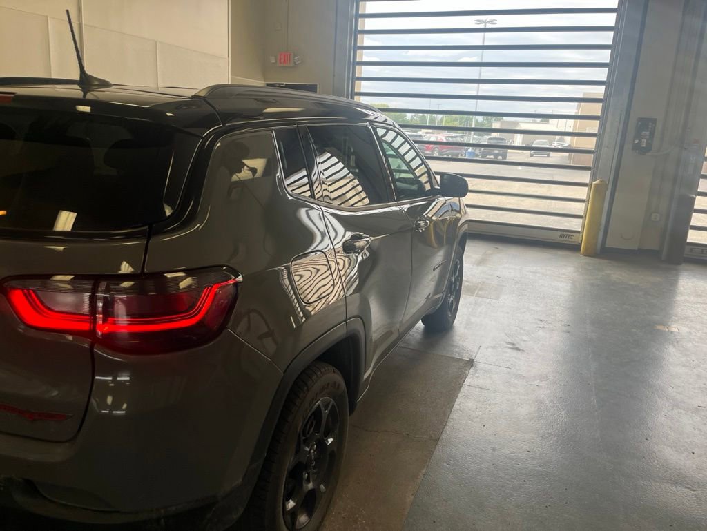 Used 2024 Jeep Compass Trailhawk w/ Trailhawk Elite Group AWD/4WD image 11