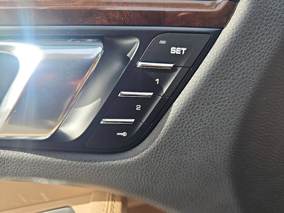 Used 2024 Porsche Macan image 11