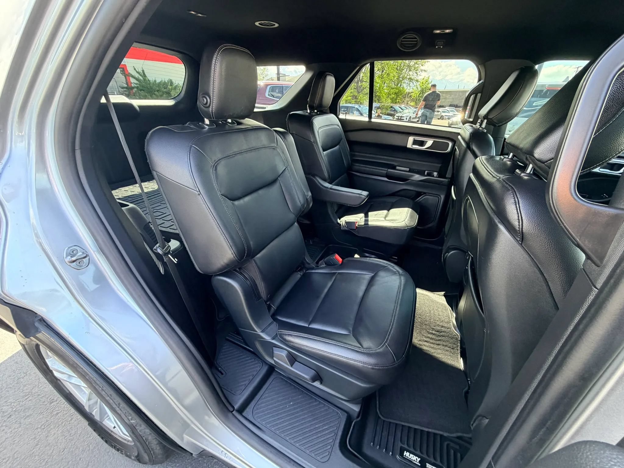 Used 2020 Ford Explorer XLT w/ Equipment Group 202A AWD/4WD image 23