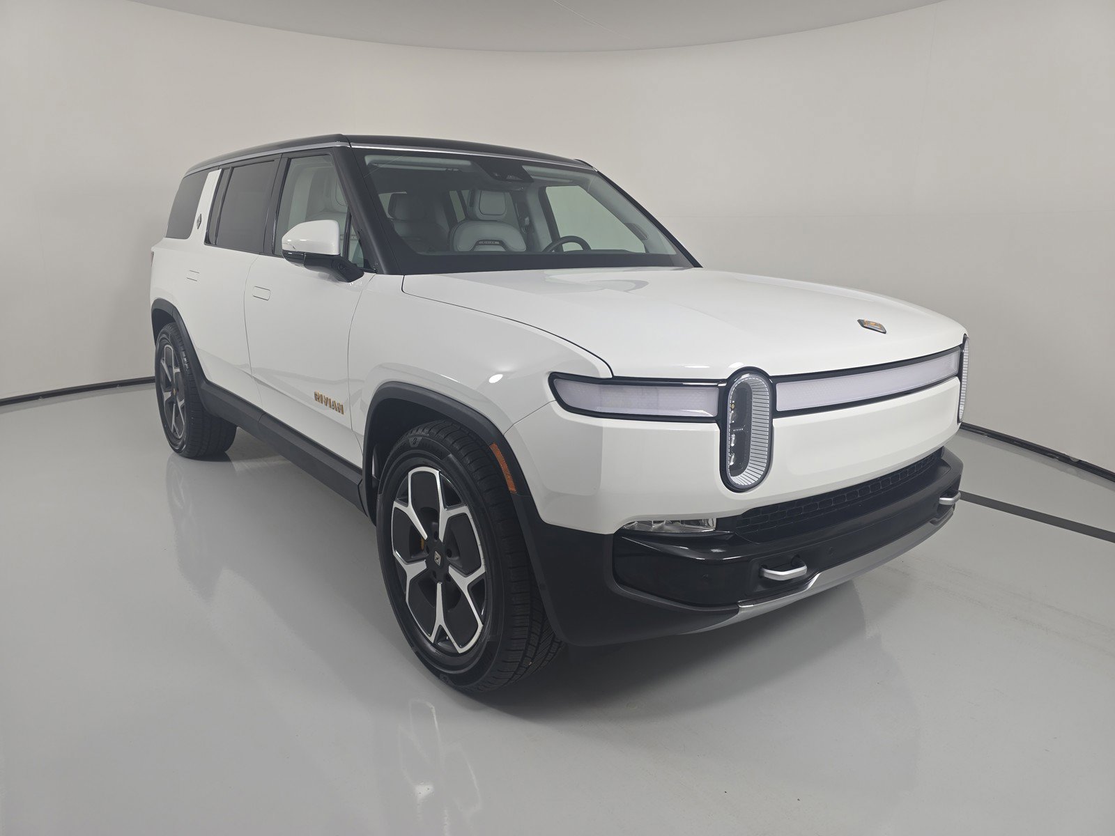 Used 2024 Rivian R1S Adventure AWD/4WD image 7