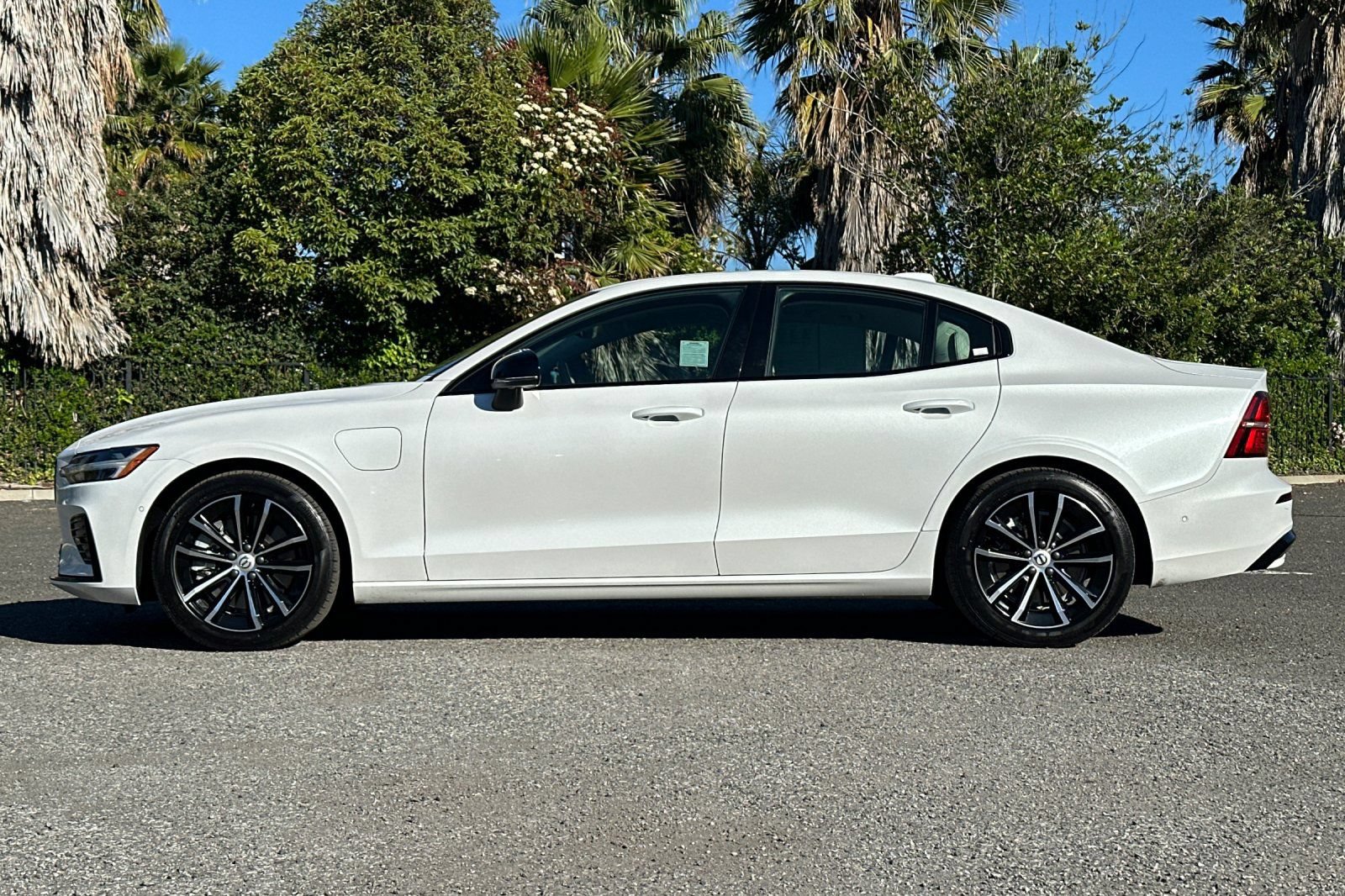 Used 2023 Volvo S60 T8 Plus AWD/4WD image 6