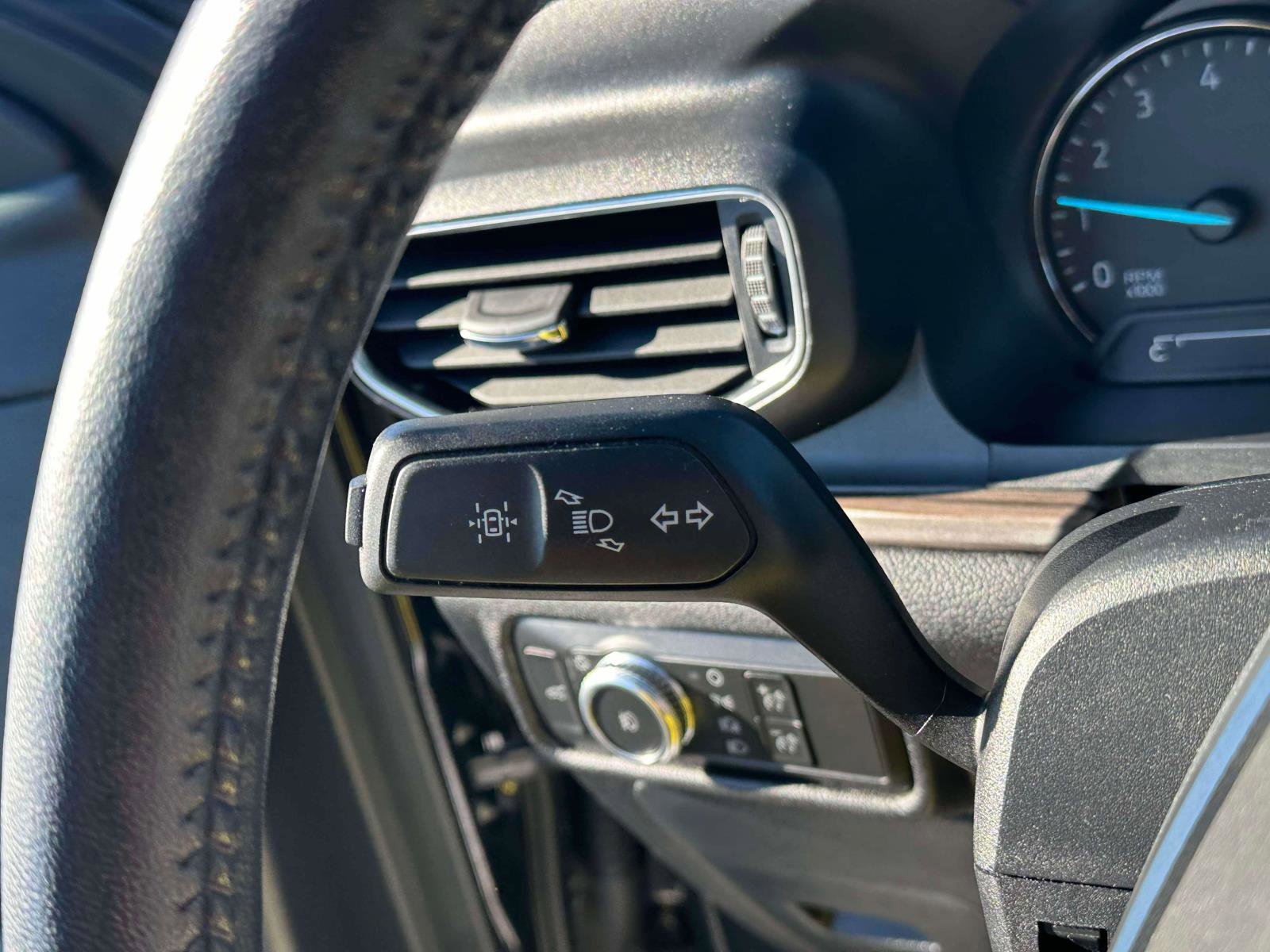 Used 2022 Ford Explorer Limited w/ Equipment Group 301A image 24