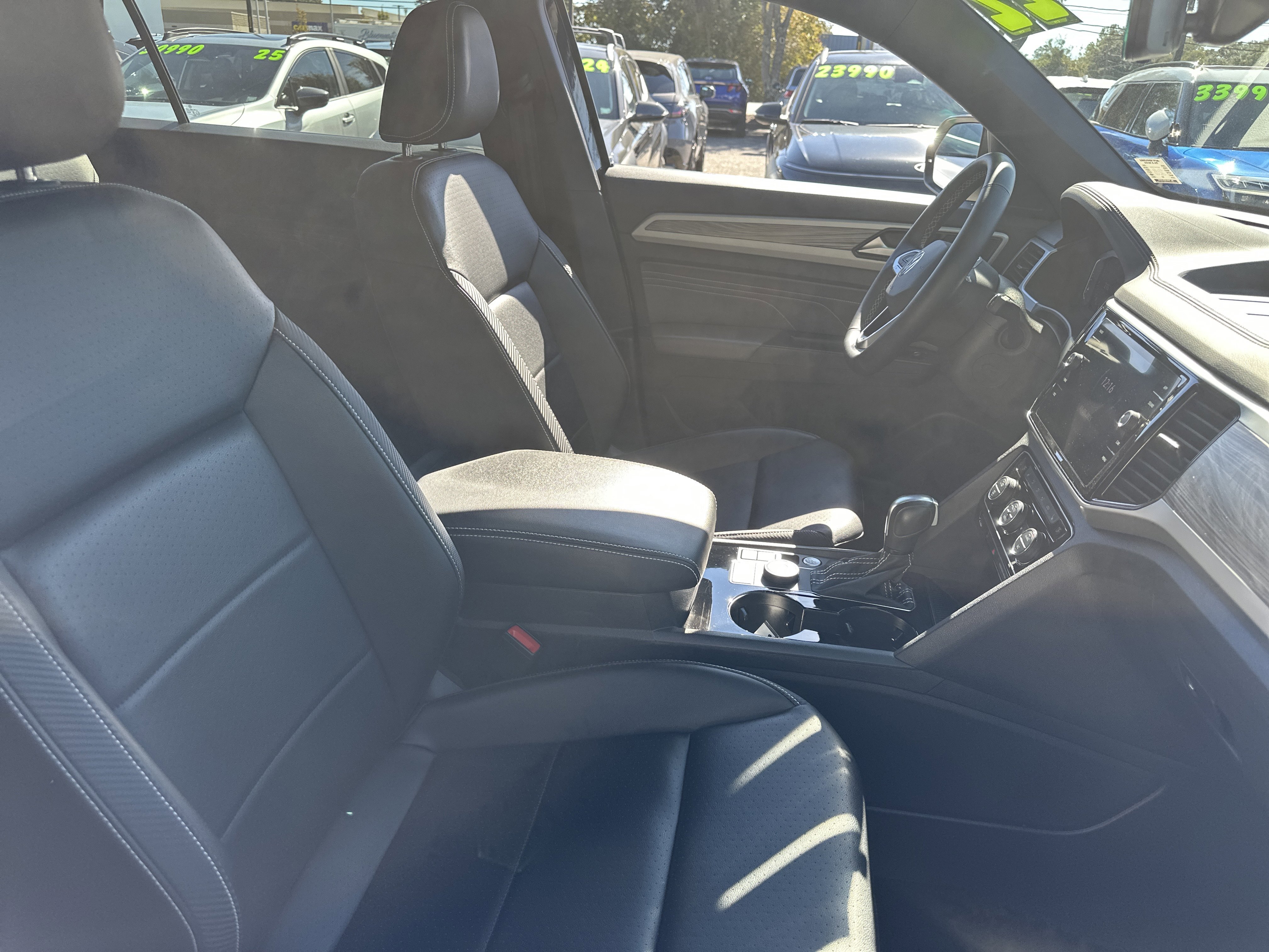 Used 2022 Volkswagen Atlas Cross Sport SE image 13