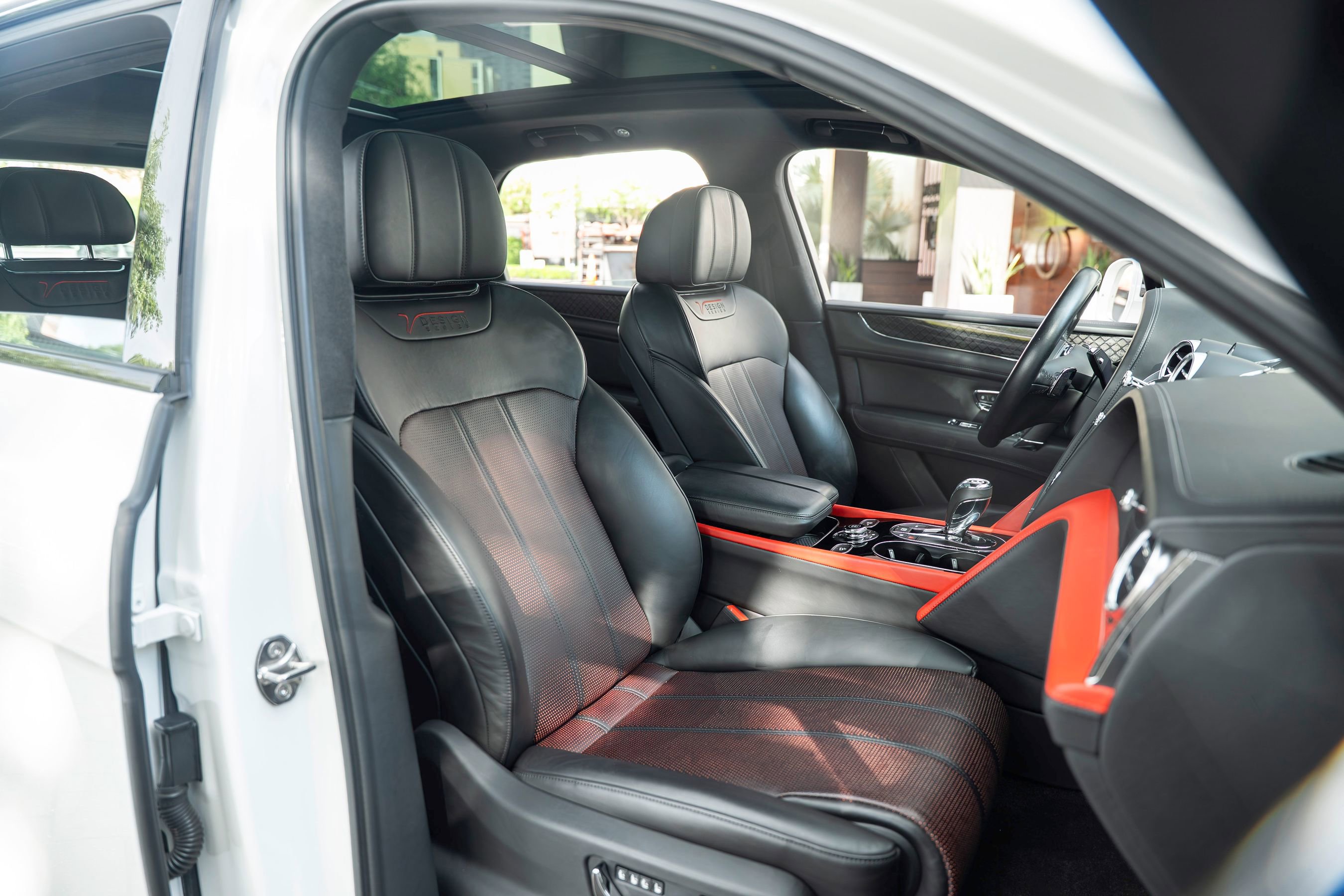 Used 2020 Bentley Bentayga AWD/4WD image 21