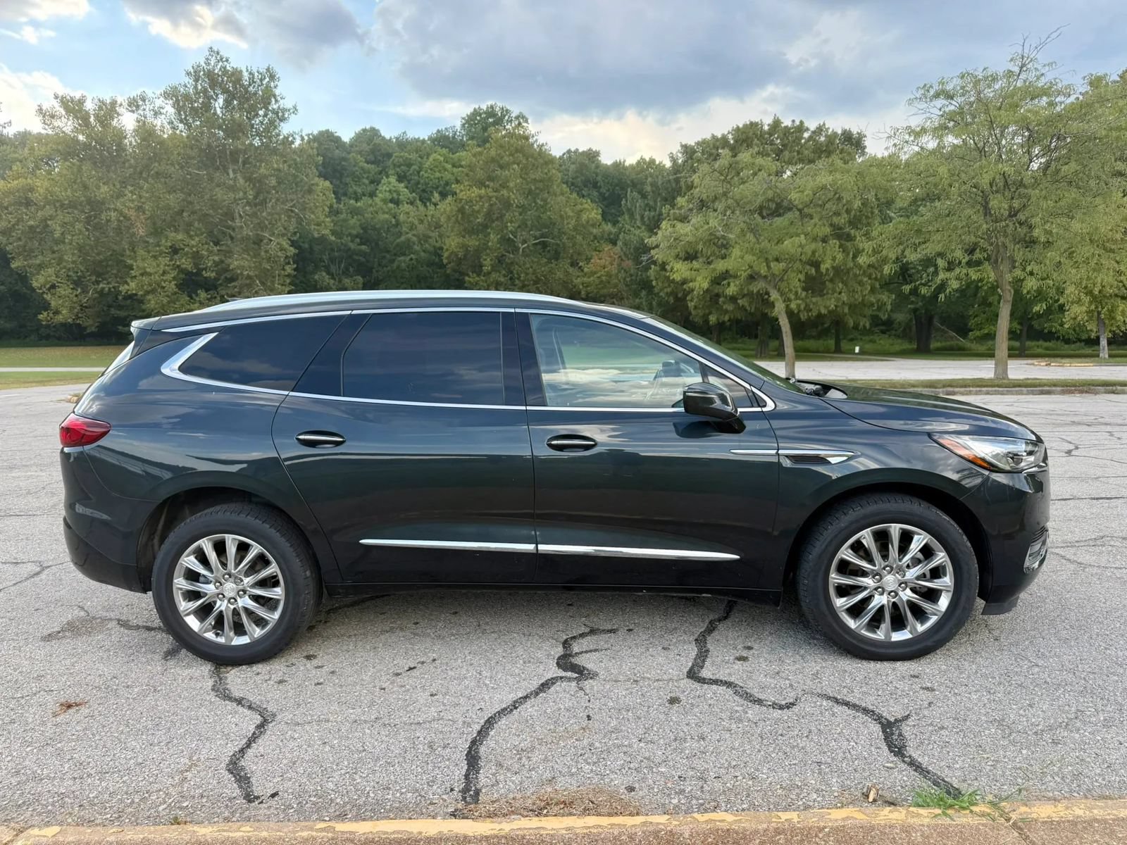 Used 2019 Buick Enclave Essence AWD/4WD image 4