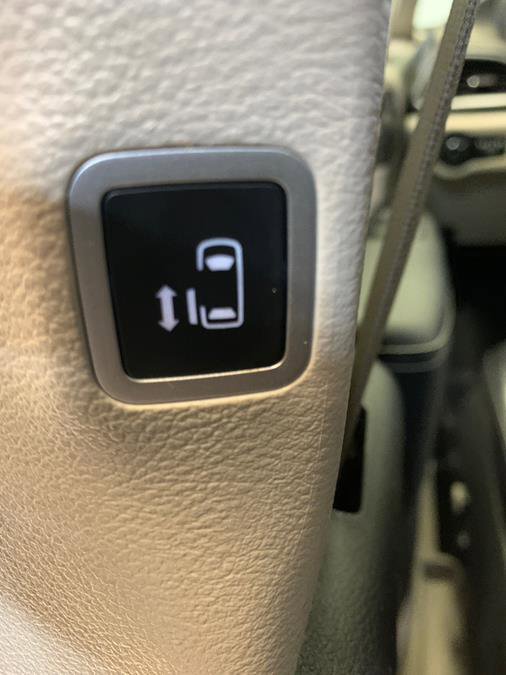 Used 2022 Chrysler Pacifica Touring-L w/ Uconnect Theater Family Group AWD/4WD image 47