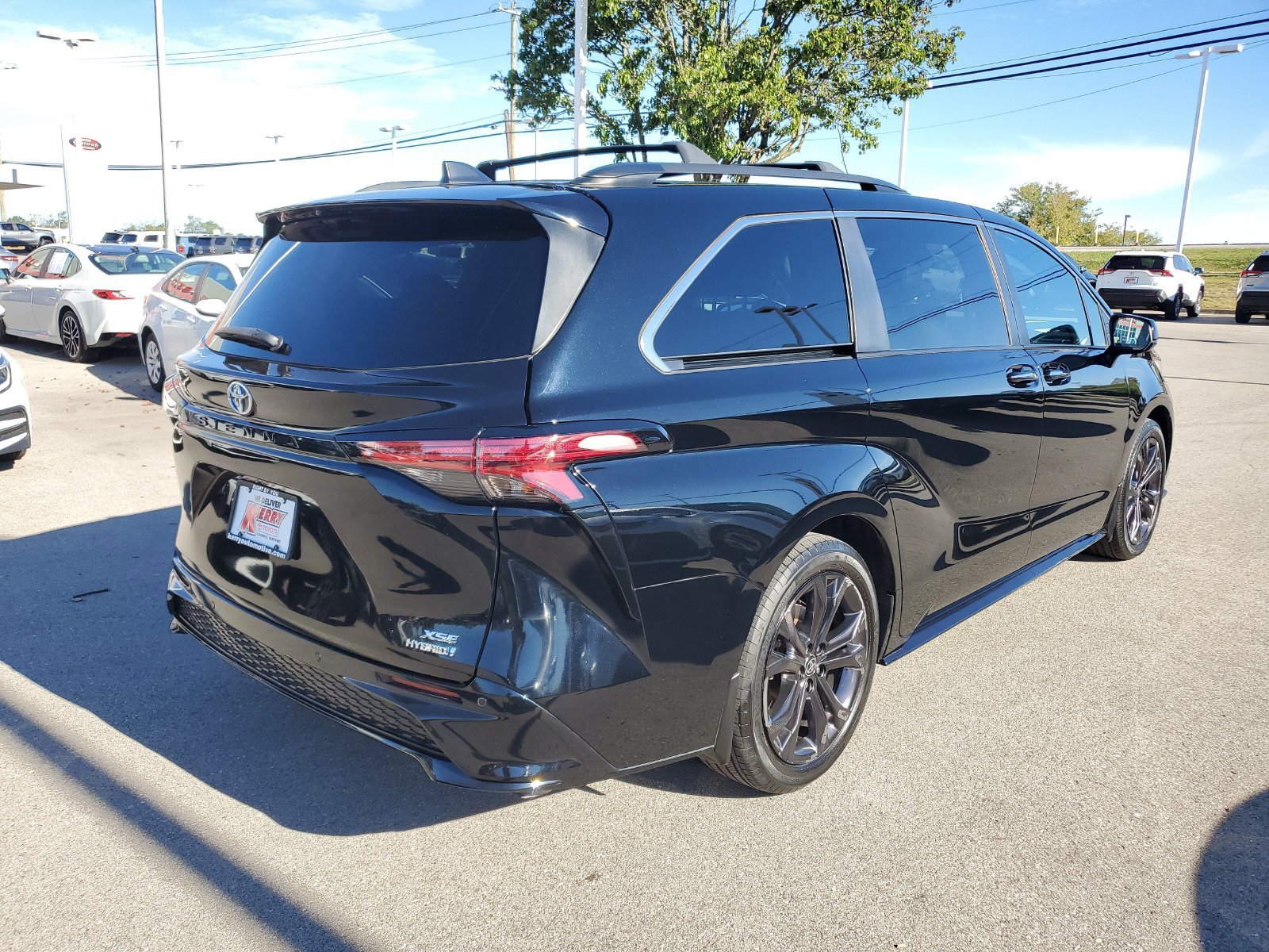 Certified 2024 Toyota Sienna XSE w/ XSE Plus Package FWD image 4