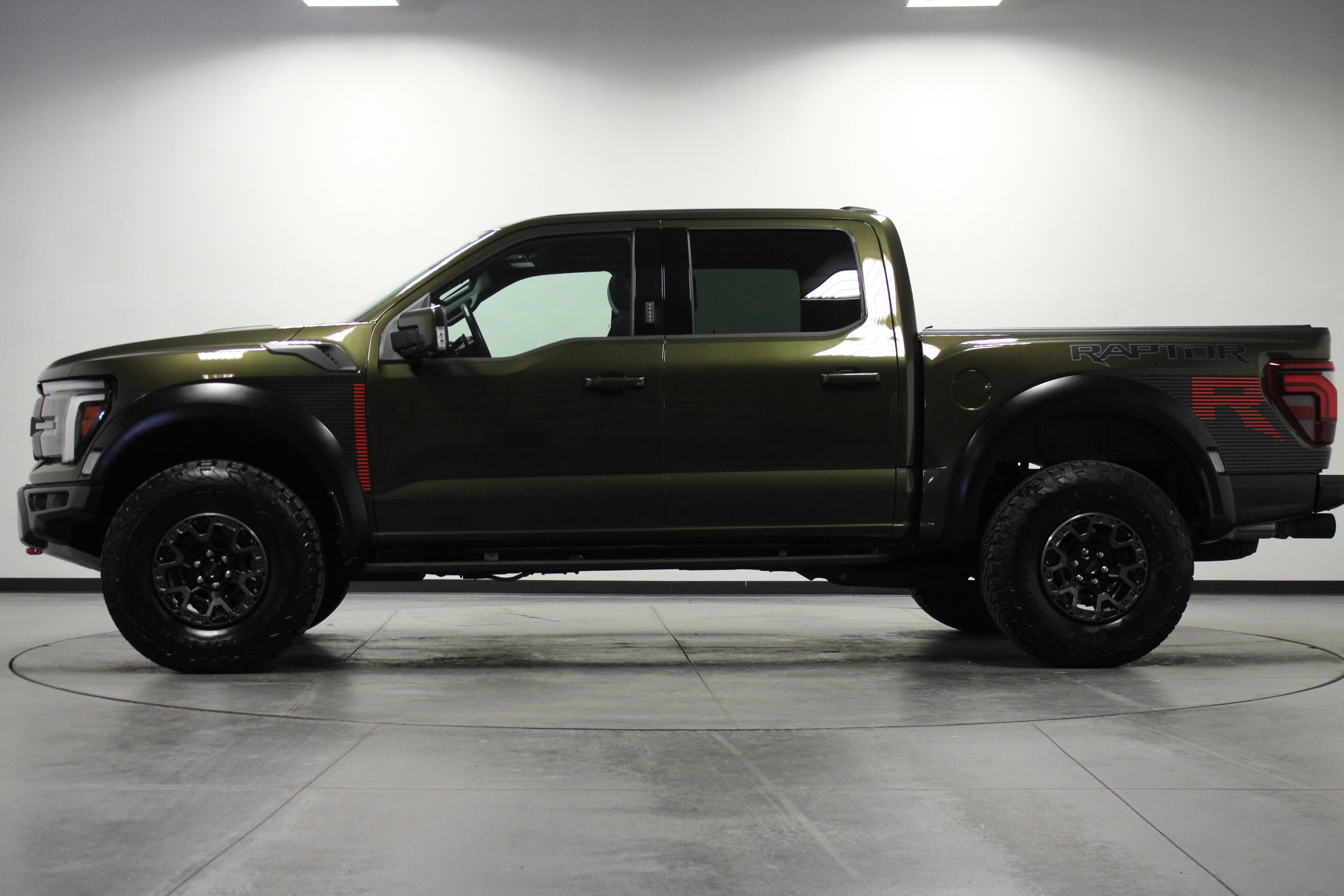 Used 2025 Ford F150 Raptor w/ Equipment Group 803A Raptor R AWD/4WD image 7