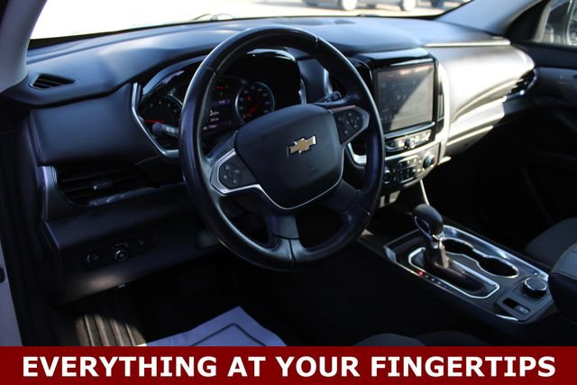 Used 2021 Chevrolet Traverse LT FWD image 2