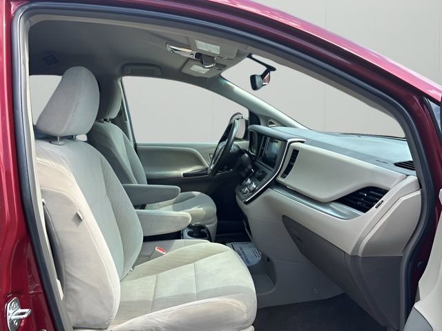 Used 2017 Toyota Sienna LE FWD image 13