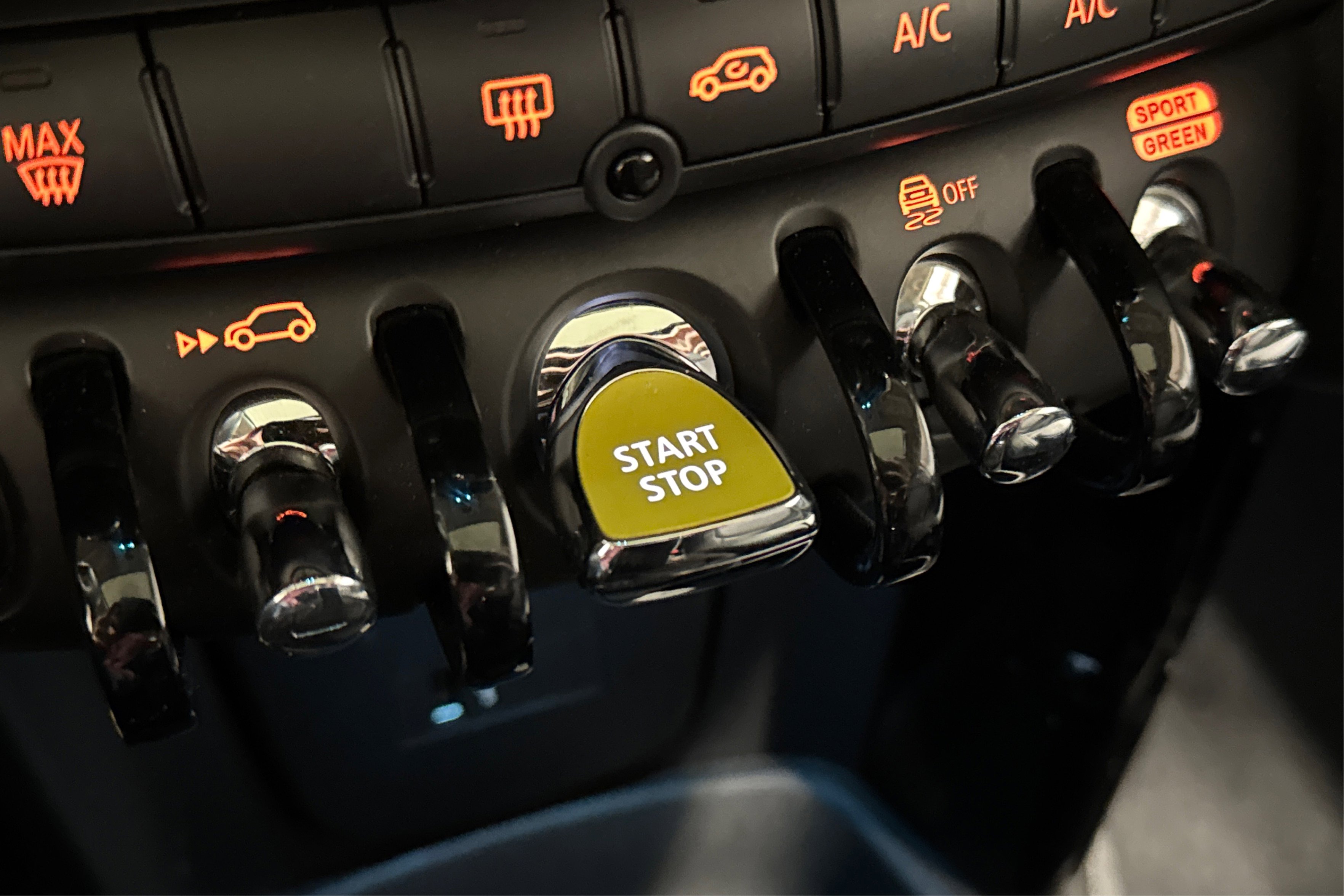 Used 2024 MINI Cooper SE image 31