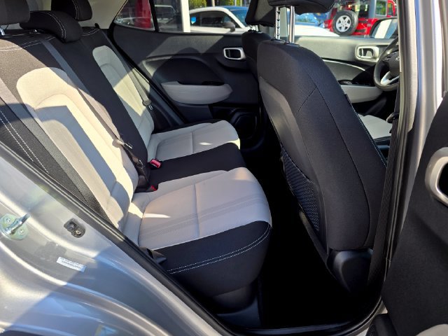Used 2025 Hyundai Venue SEL FWD image 39