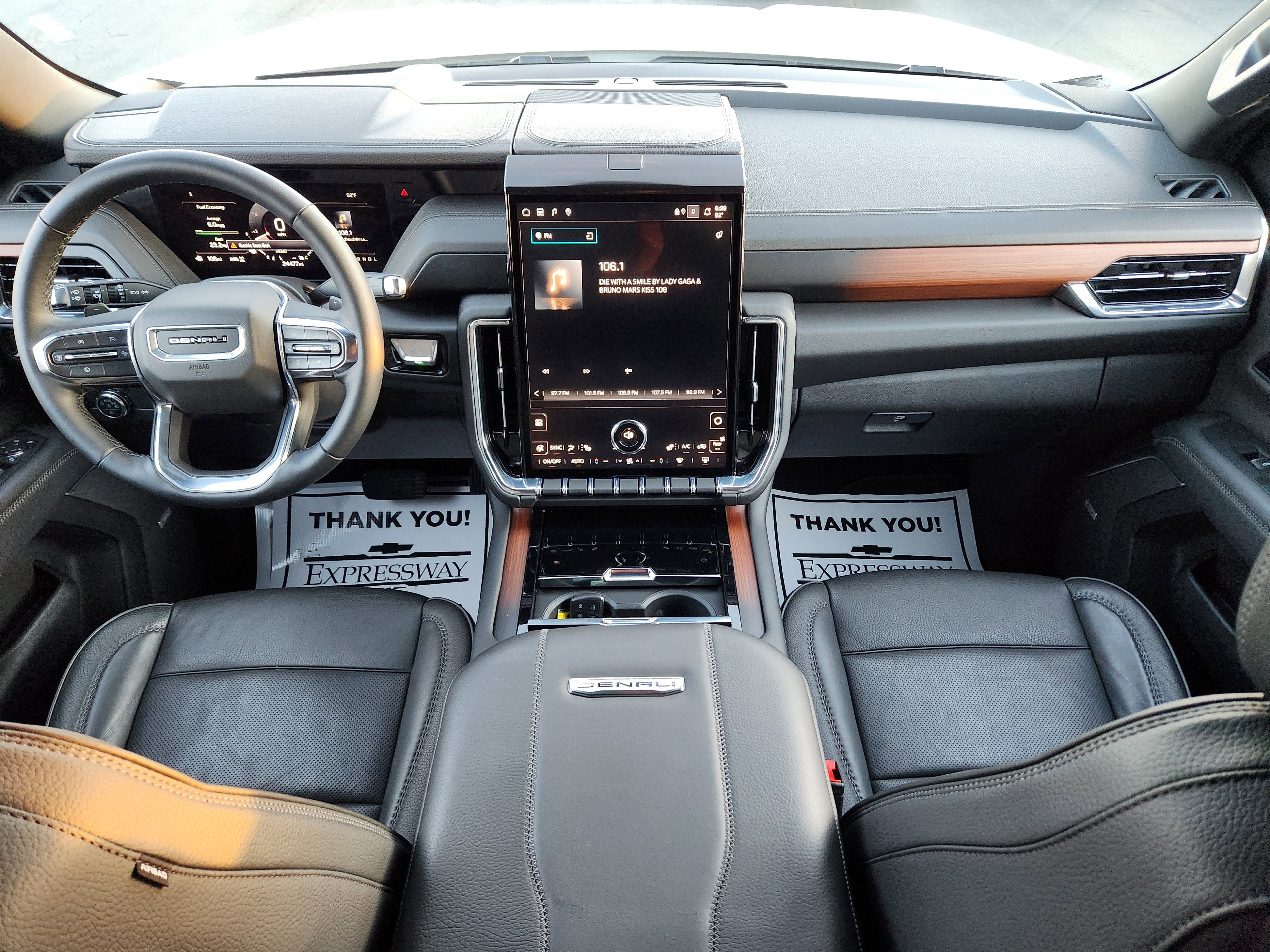 Used 2025 GMC Yukon XL Denali image 16