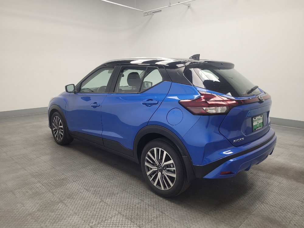 Used 2023 Nissan Kicks SV FWD image 3