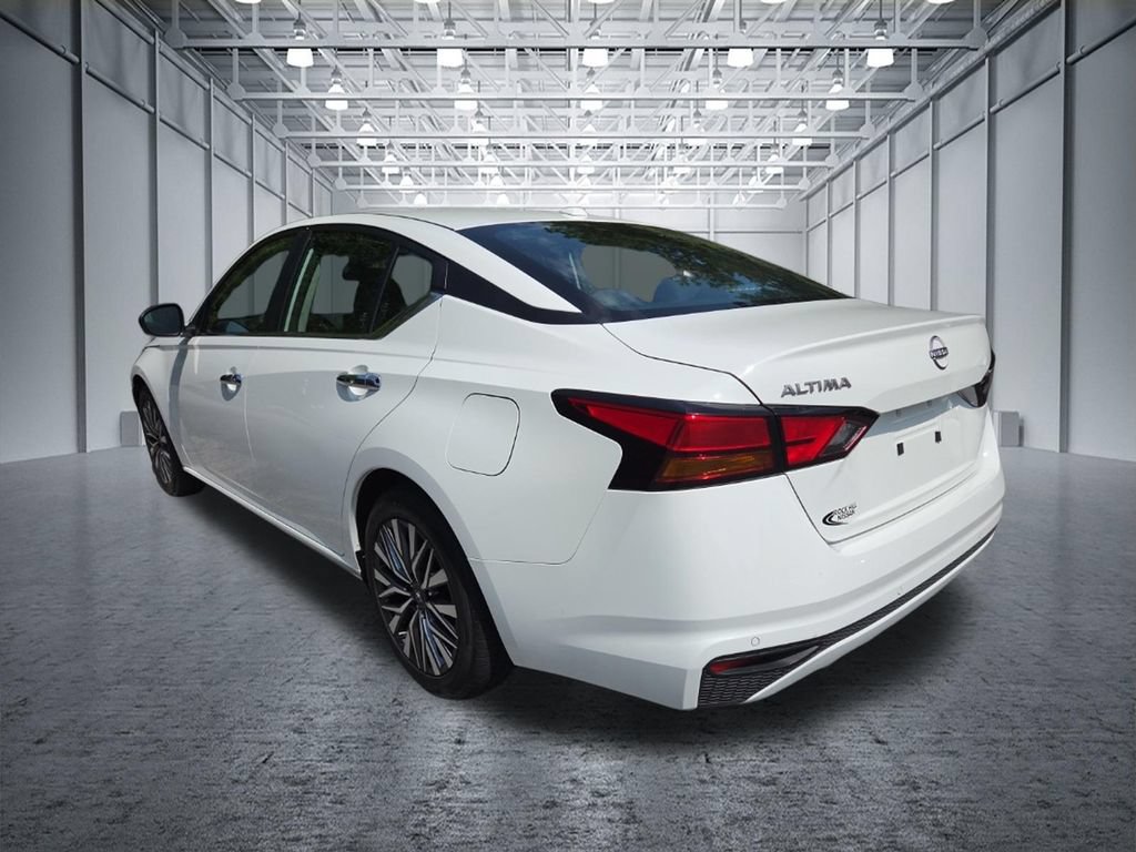 Used 2025 Nissan Altima 2.5 SV FWD image 6