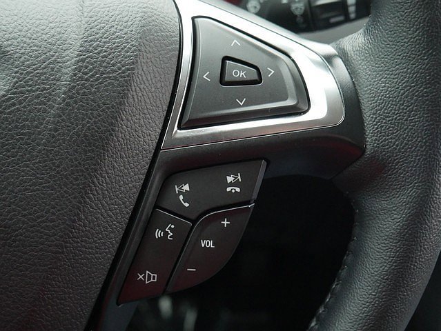 Used 2024 Ford Edge Titanium image 32