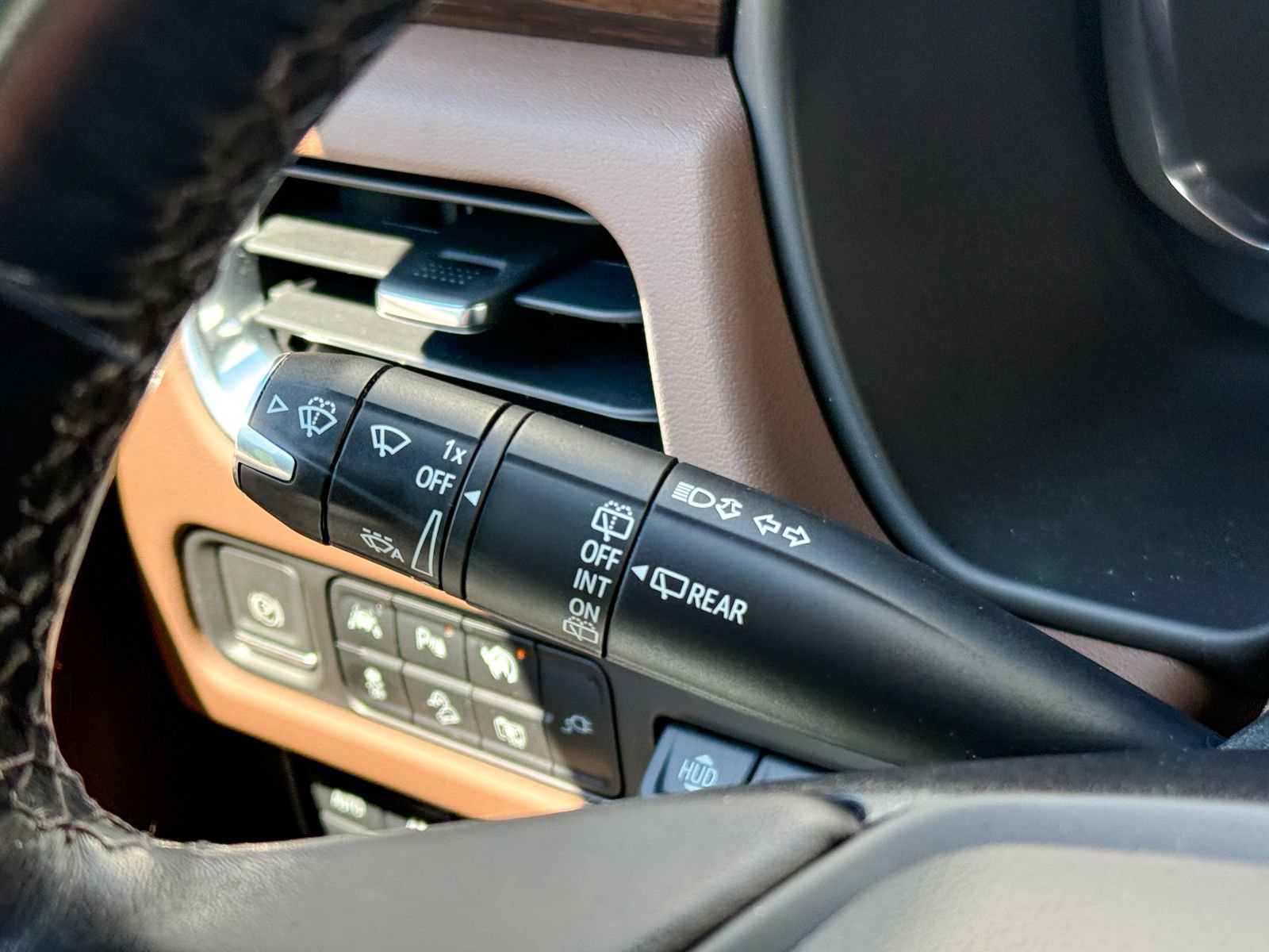 Used 2022 Chevrolet Suburban High Country AWD/4WD image 30