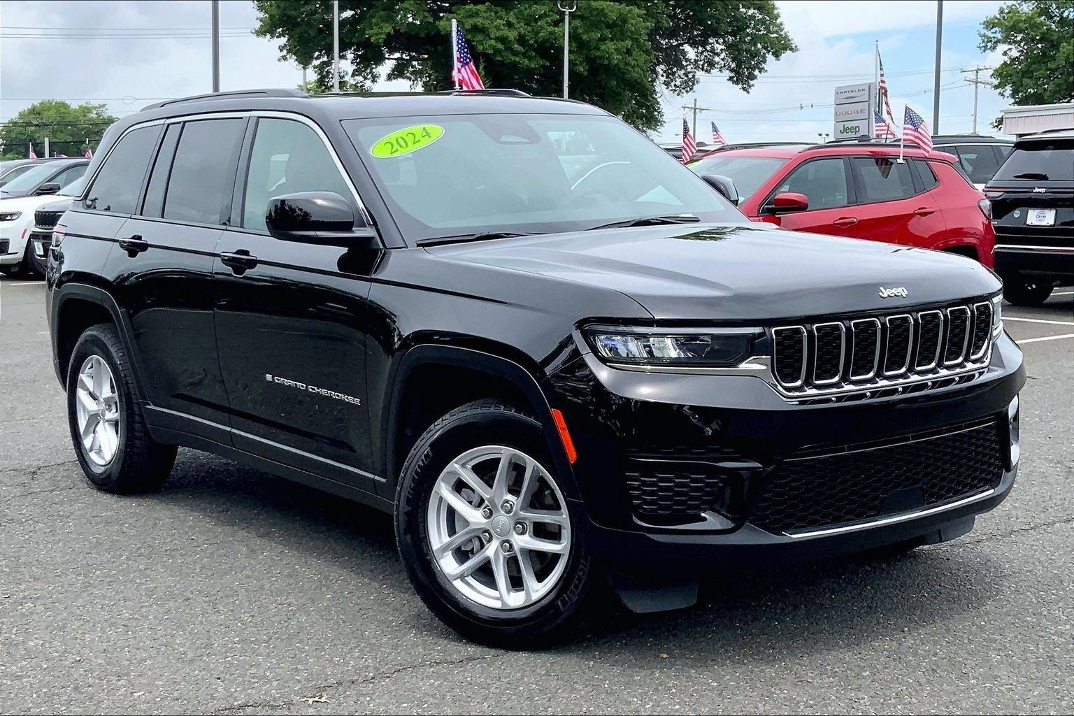 Certified 2024 Jeep Grand Cherokee Laredo X w/ Luxury Tech Group I AWD/4WD image 2