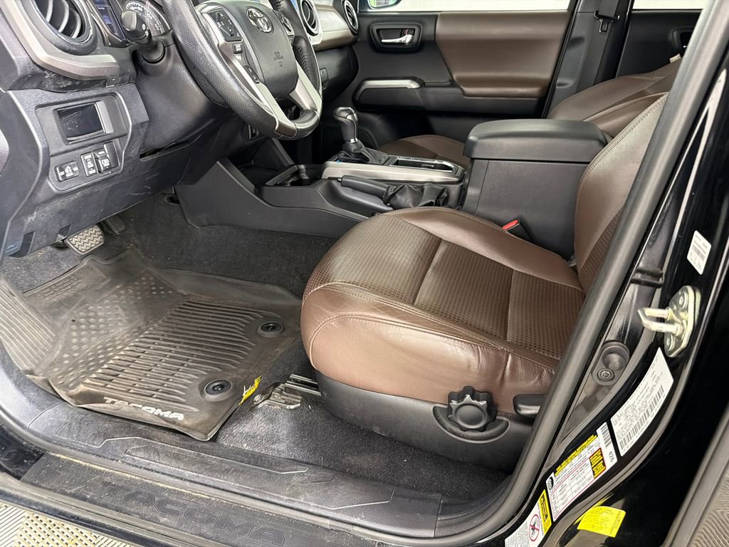 Used 2017 Toyota Tacoma Limited w/ Tow Package AWD/4WD image 11
