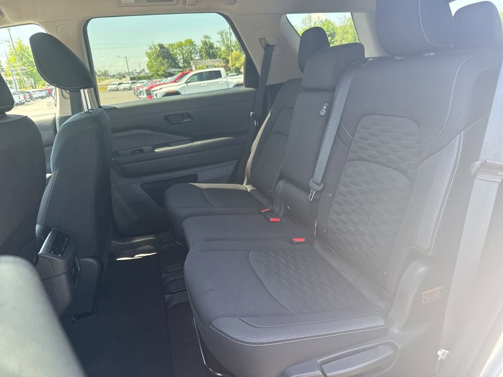 Used 2024 Nissan Pathfinder SV AWD/4WD image 12