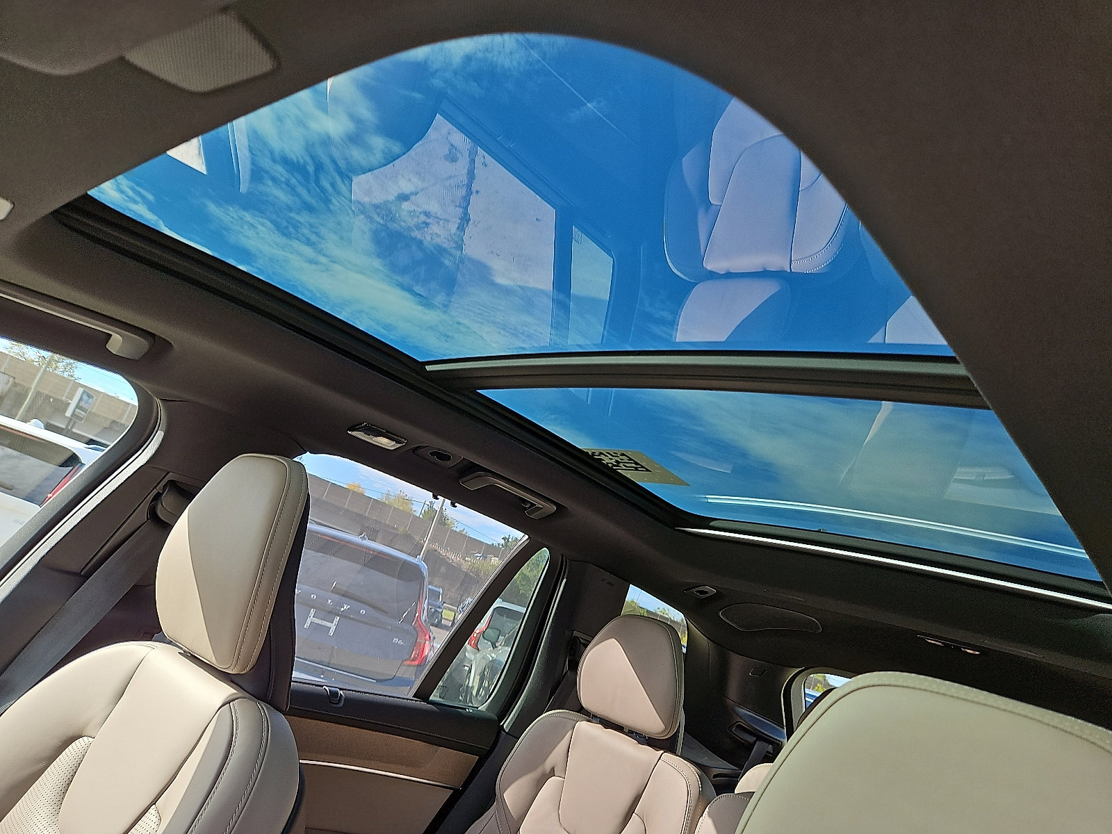 New 2026 Volvo XC90 B6 Ultra w/ Protection Package Premier image 12