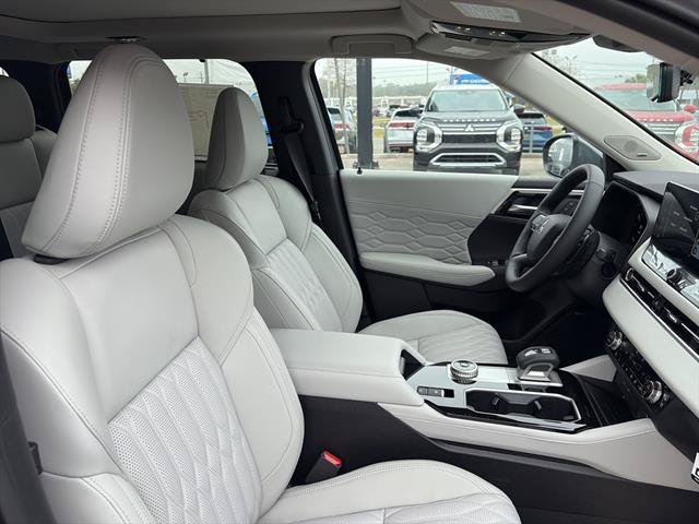 New 2026 Mitsubishi Outlander SEL FWD image 9