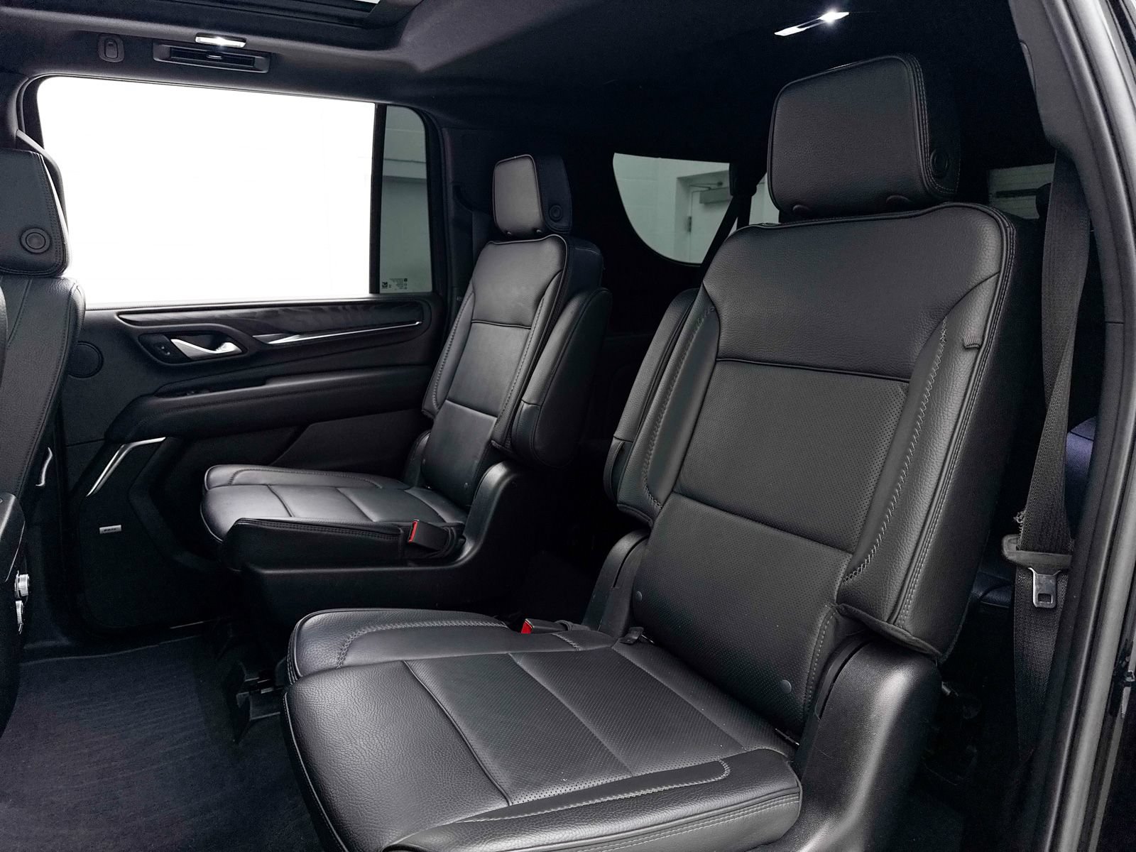 Used 2022 GMC Yukon XL Denali AWD/4WD image 32