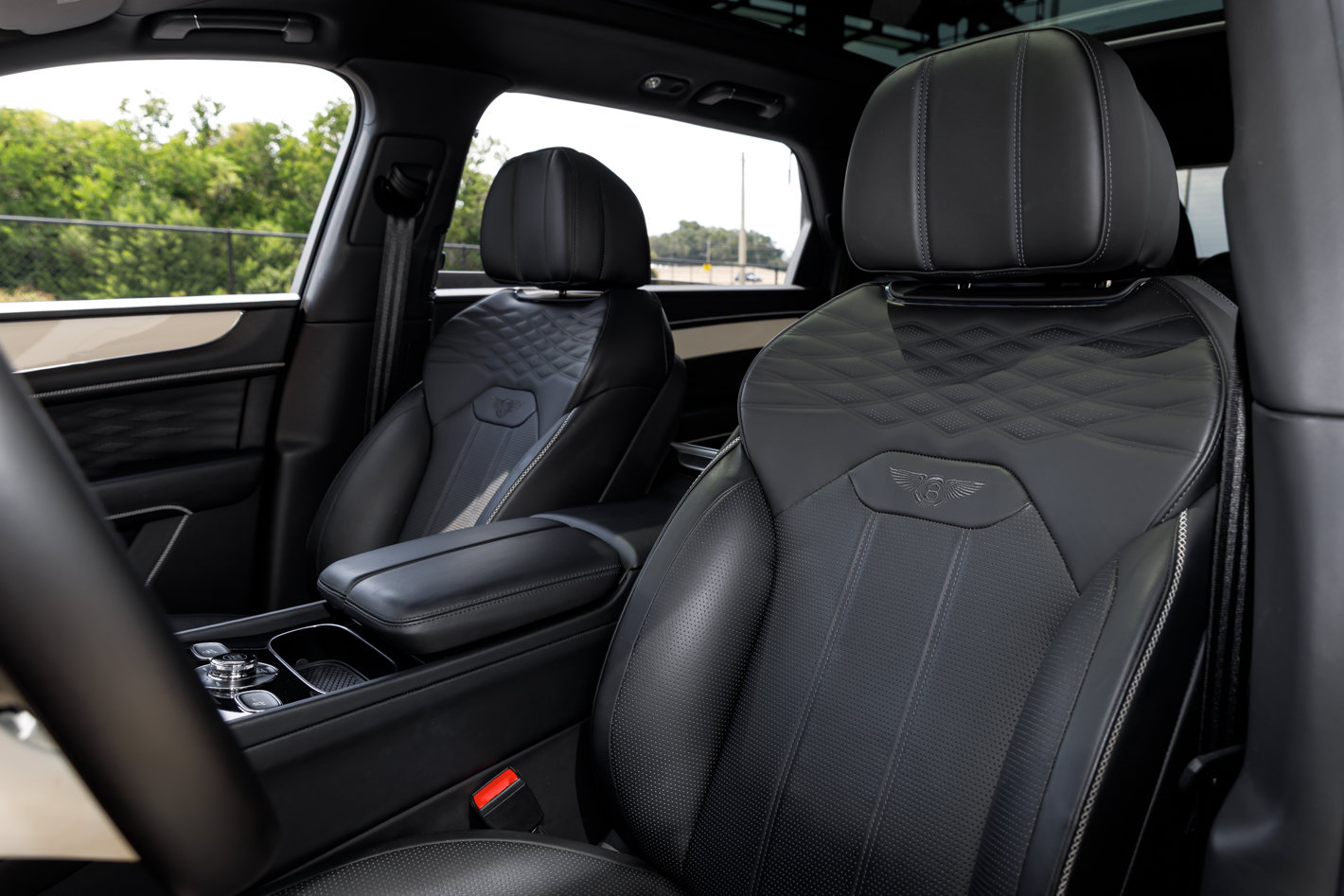 Used 2023 Bentley Bentayga Extended Wheelbase AWD/4WD image 25