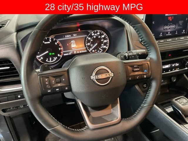 Used 2025 Nissan Rogue SV AWD/4WD image 13