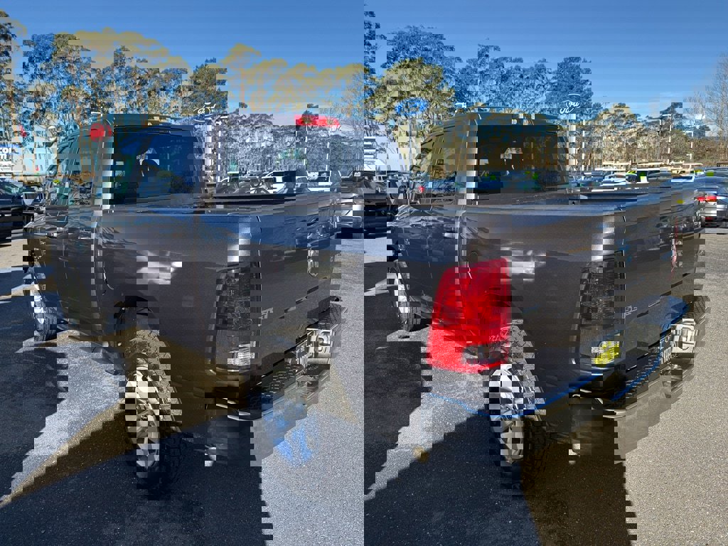 Used 2021 RAM 1500 Classic SLT image 4