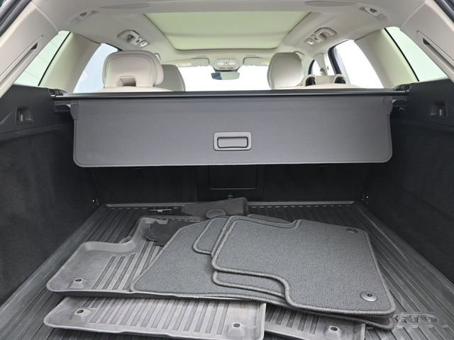 Used 2023 Volvo XC60 B5 Plus w/ Protection Package Premier image 31