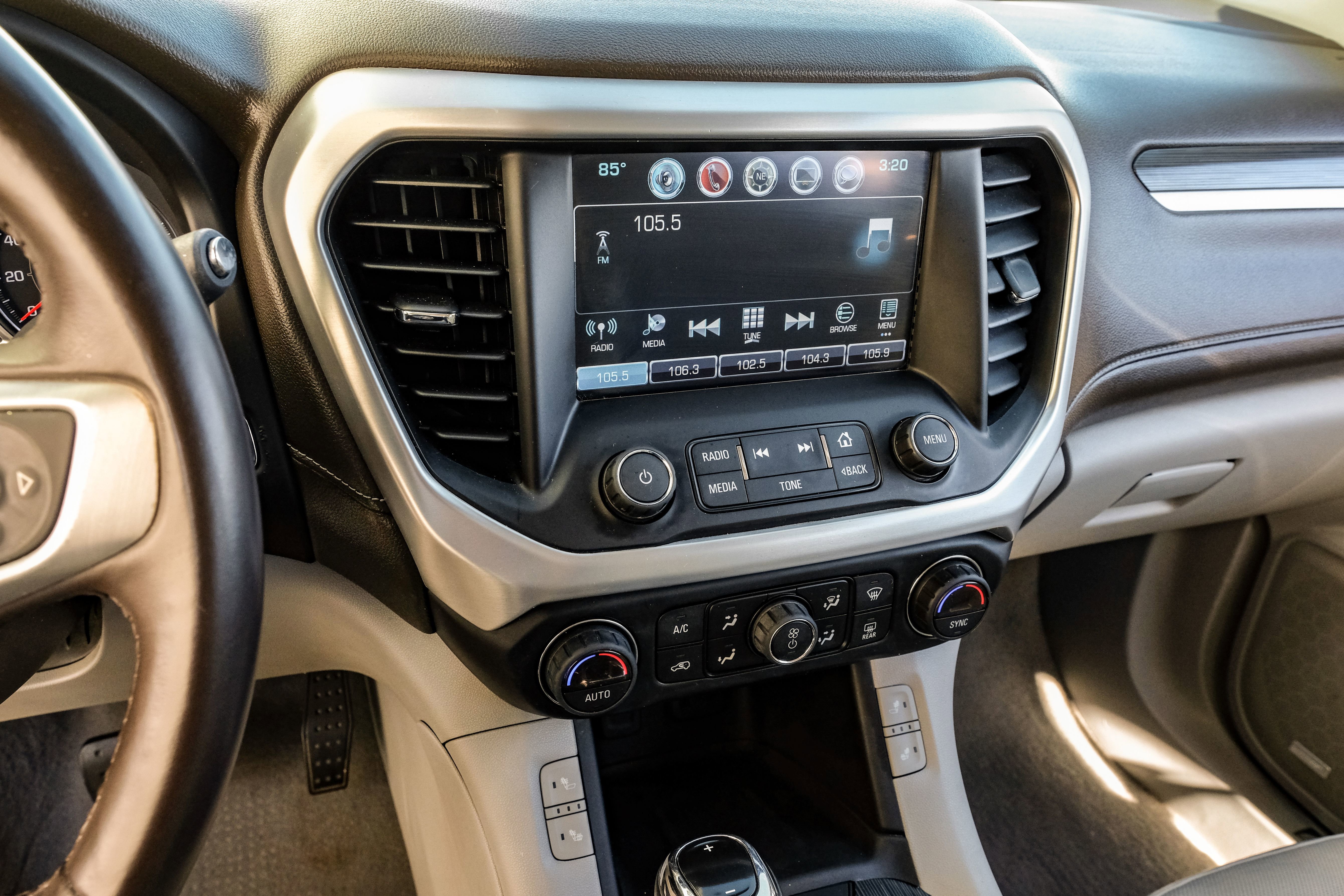 Used 2018 GMC Acadia SLT FWD image 25