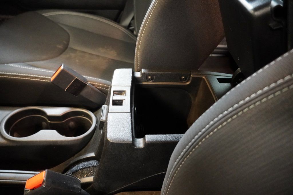 Used 2016 Jeep Wrangler Unlimited Sahara w/ Connectivity Group image 23