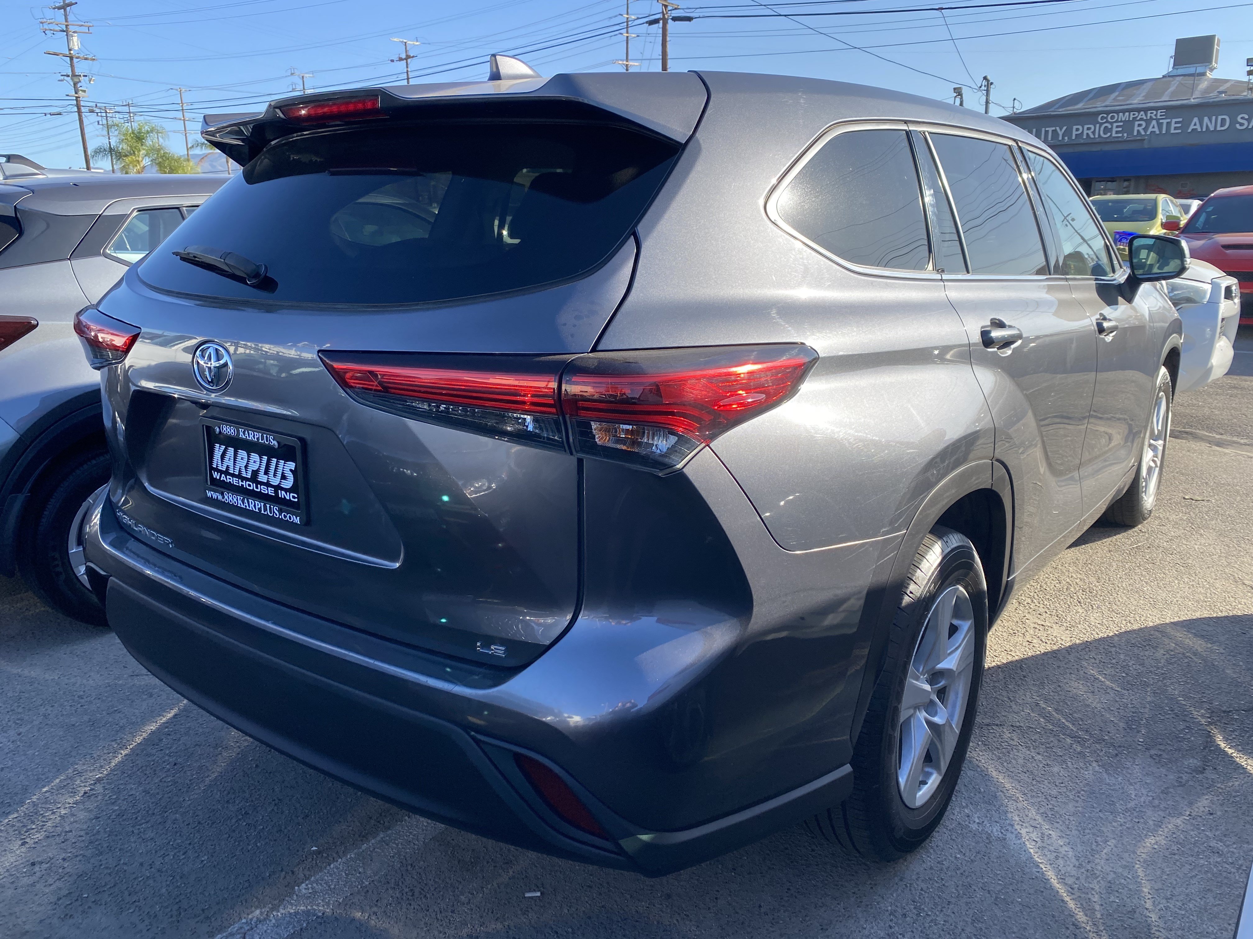 Used 2020 Toyota Highlander LE FWD image 12