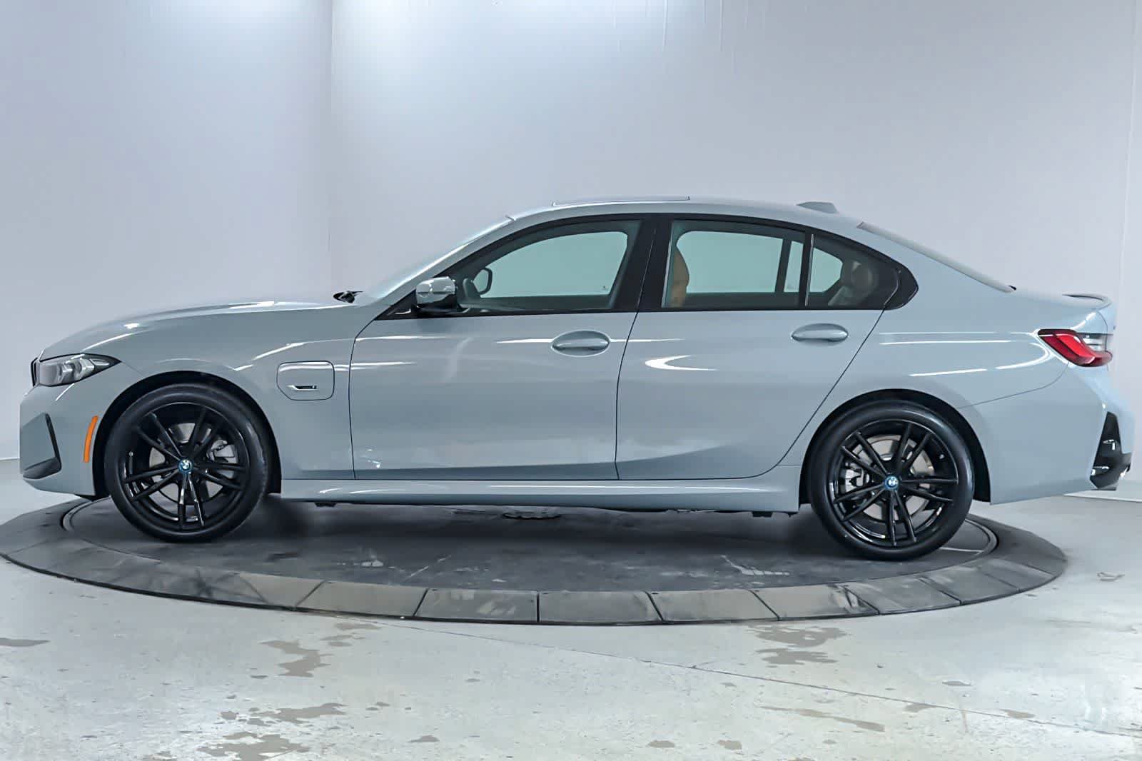 Used 2023 BMW 330e xDrive w/ M Sport Package AWD/4WD image 5
