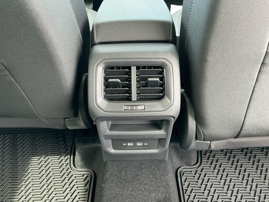 New 2026 Volkswagen Taos SE FWD image 16