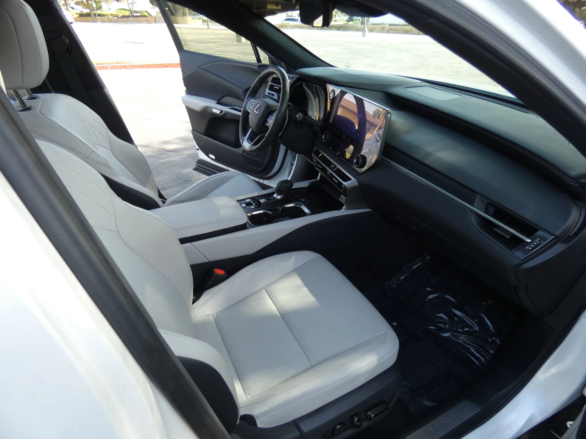 Used 2023 Lexus RX 350 Premium w/ Accessory Package (Z1) image 26