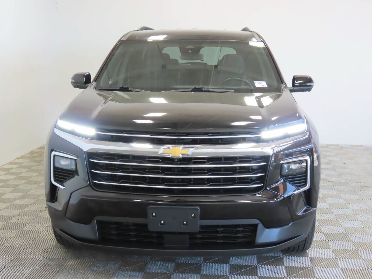 Used 2024 Chevrolet Traverse LT FWD image 2