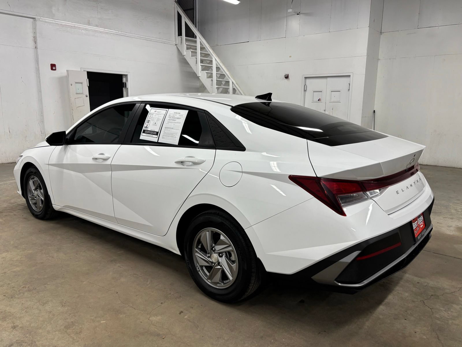Certified 2025 Hyundai Elantra SE FWD image 4
