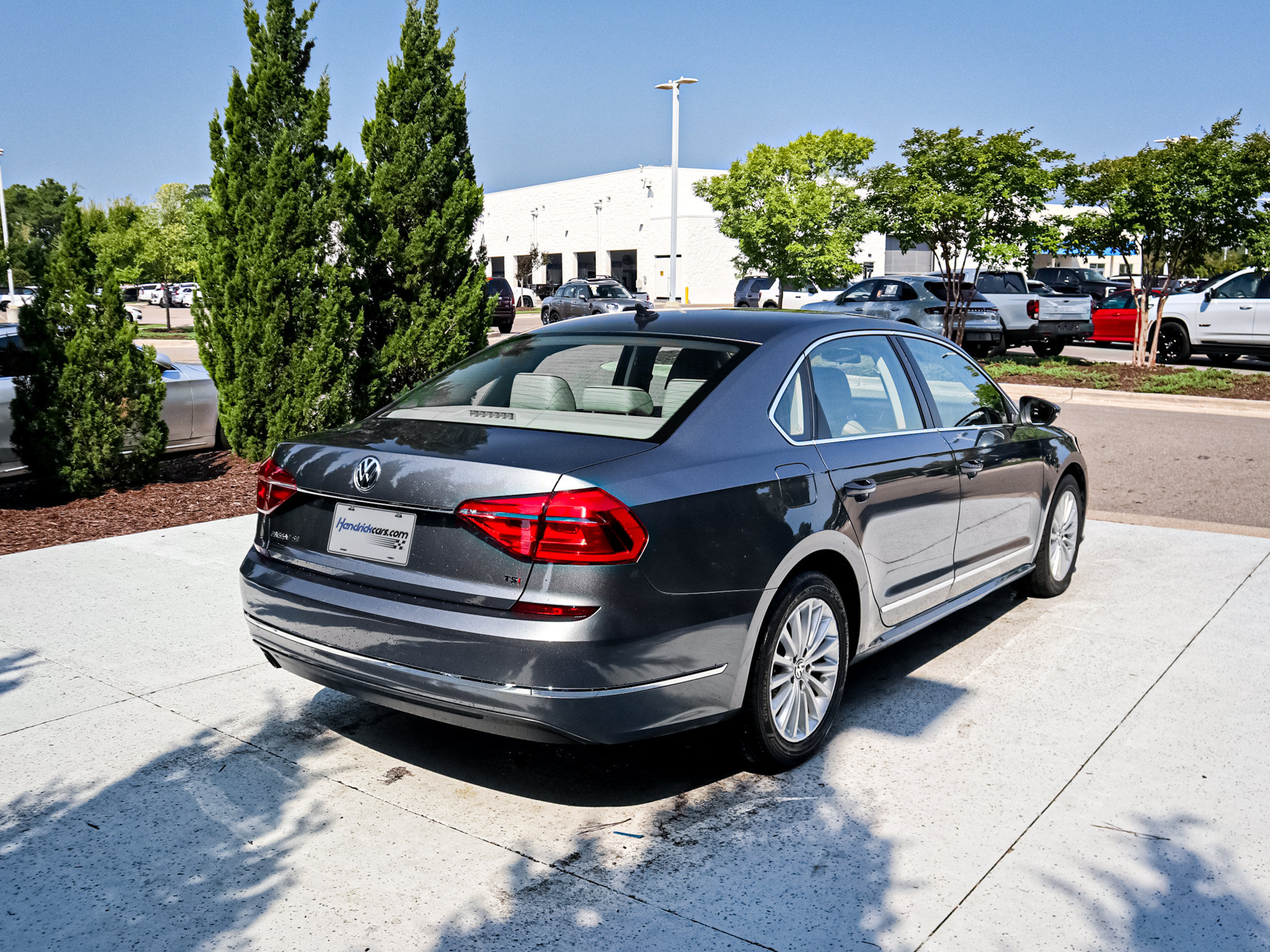 Used 2016 Volkswagen Passat 1.8T SE FWD image 11