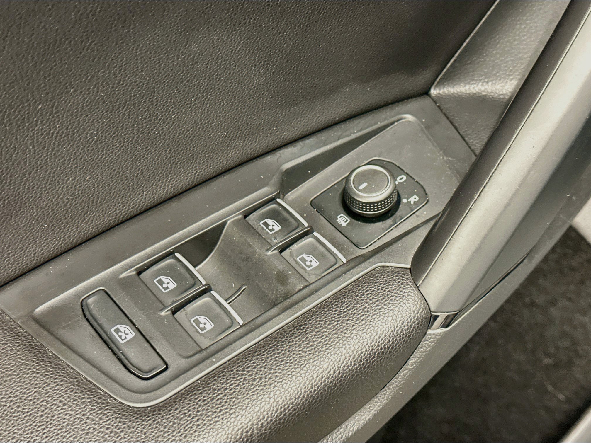 Used 2019 Volkswagen Tiguan SE AWD/4WD image 15