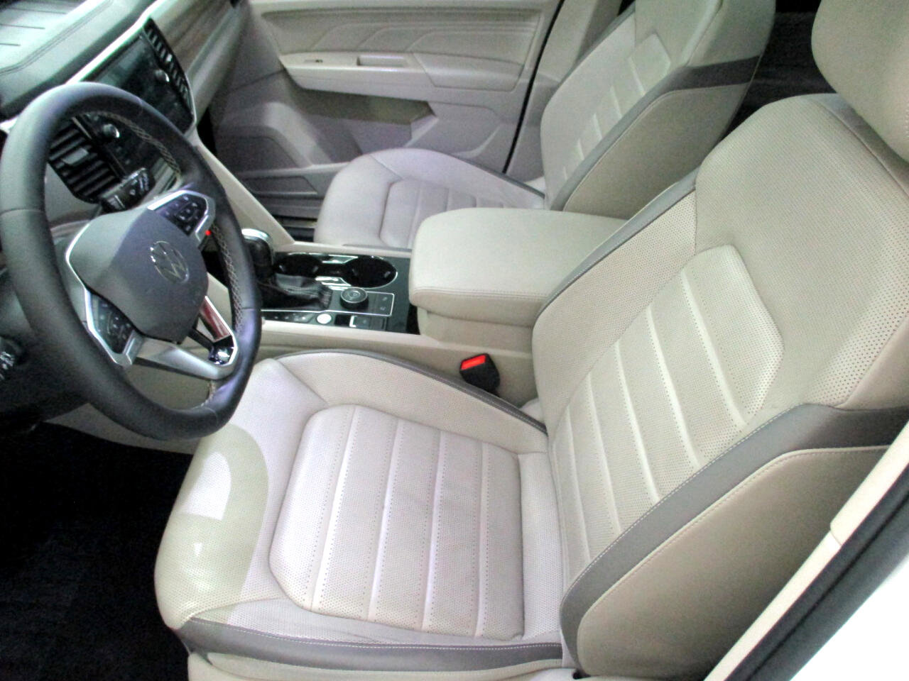 Used 2021 Volkswagen Atlas SEL Premium image 12