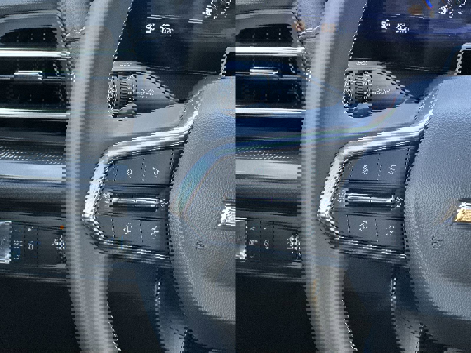 Certified 2025 Chevrolet Traverse LT w/ Enhanced Driving Package image 20