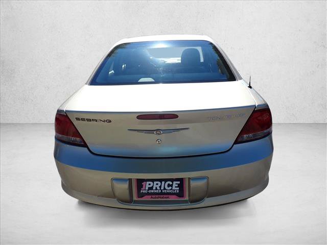 Used 2005 Chrysler Sebring Touring FWD image 3