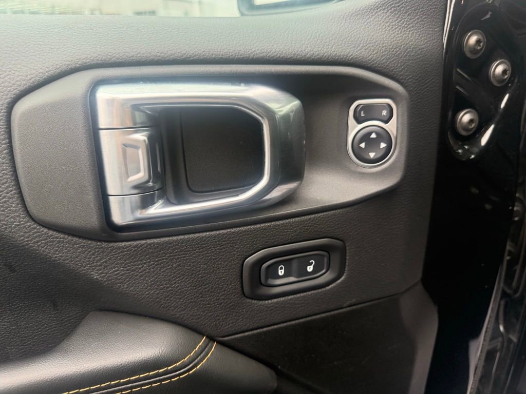 Used 2025 Jeep Wrangler Unlimited Sahara image 10