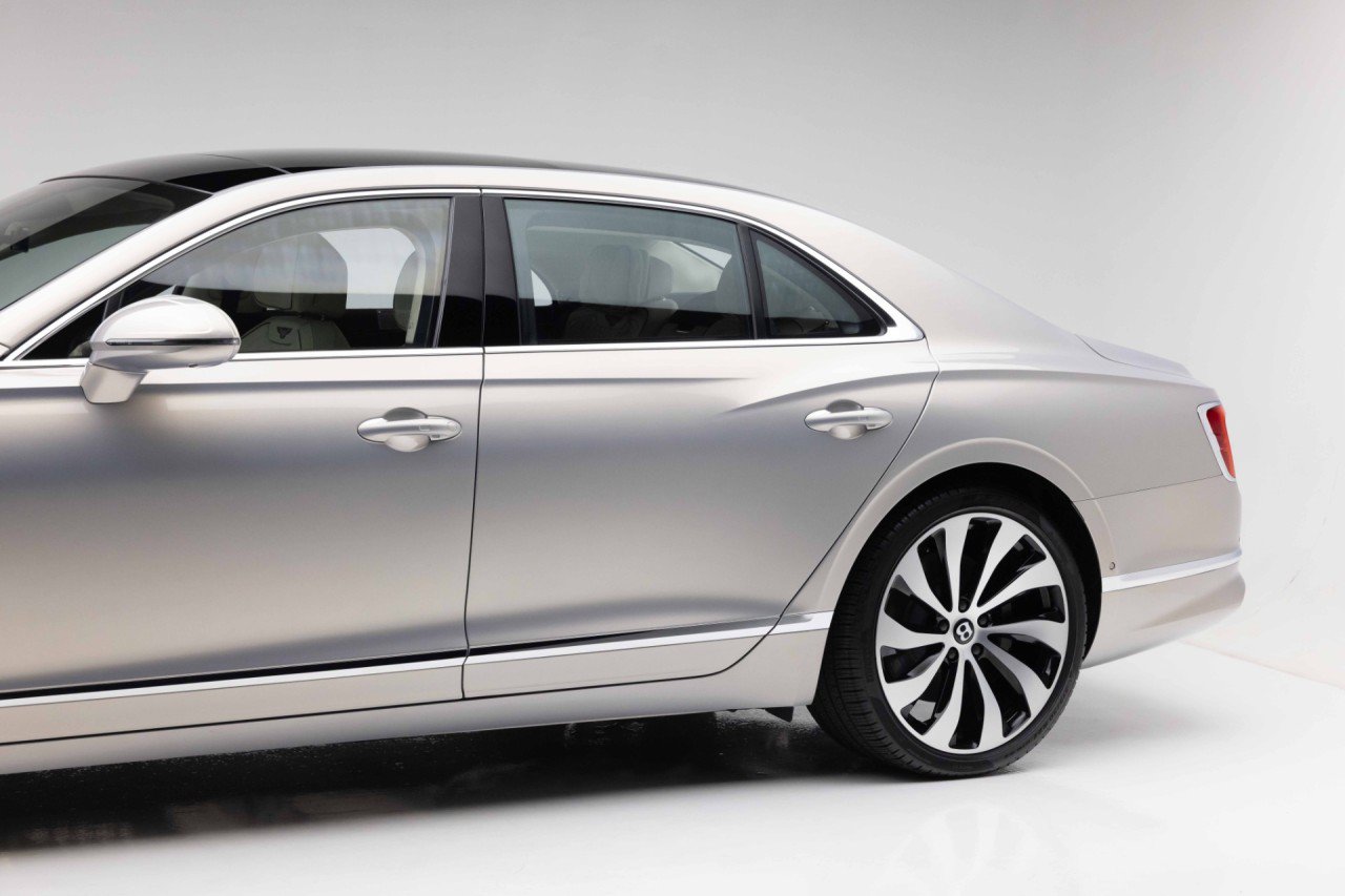 Used 2024 Bentley Flying Spur Azure AWD/4WD image 33