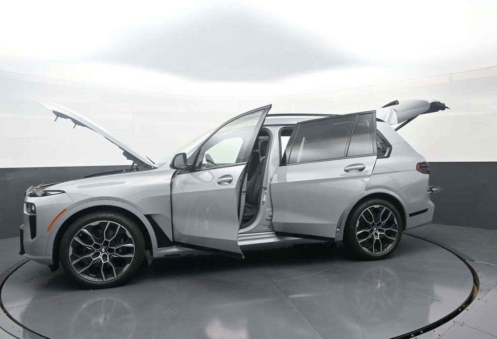 Used 2026 BMW X7 xDrive40i w/ M Sport Package AWD/4WD image 42