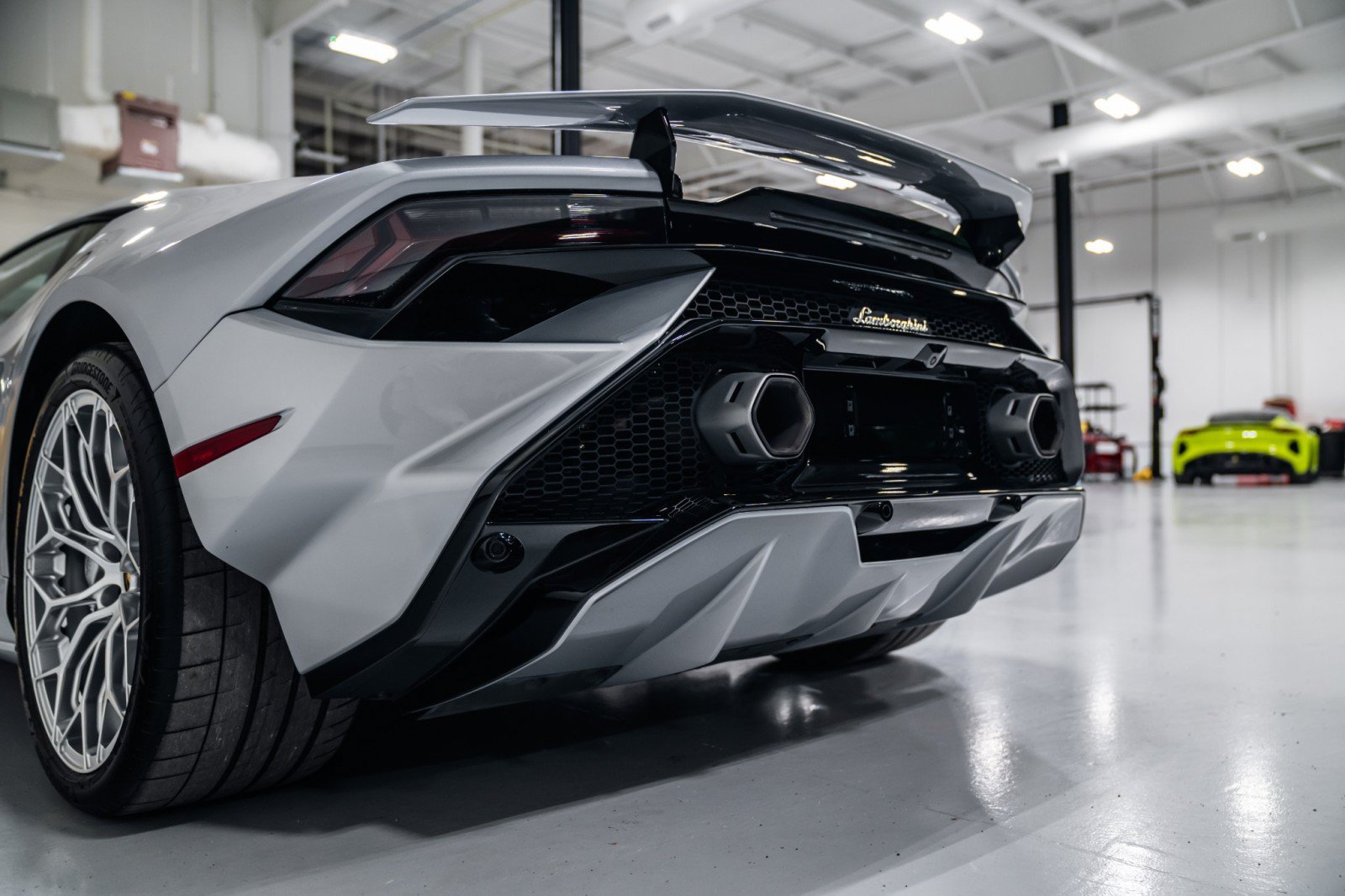 Used 2023 Lamborghini Huracan Tecnica RWD image 32
