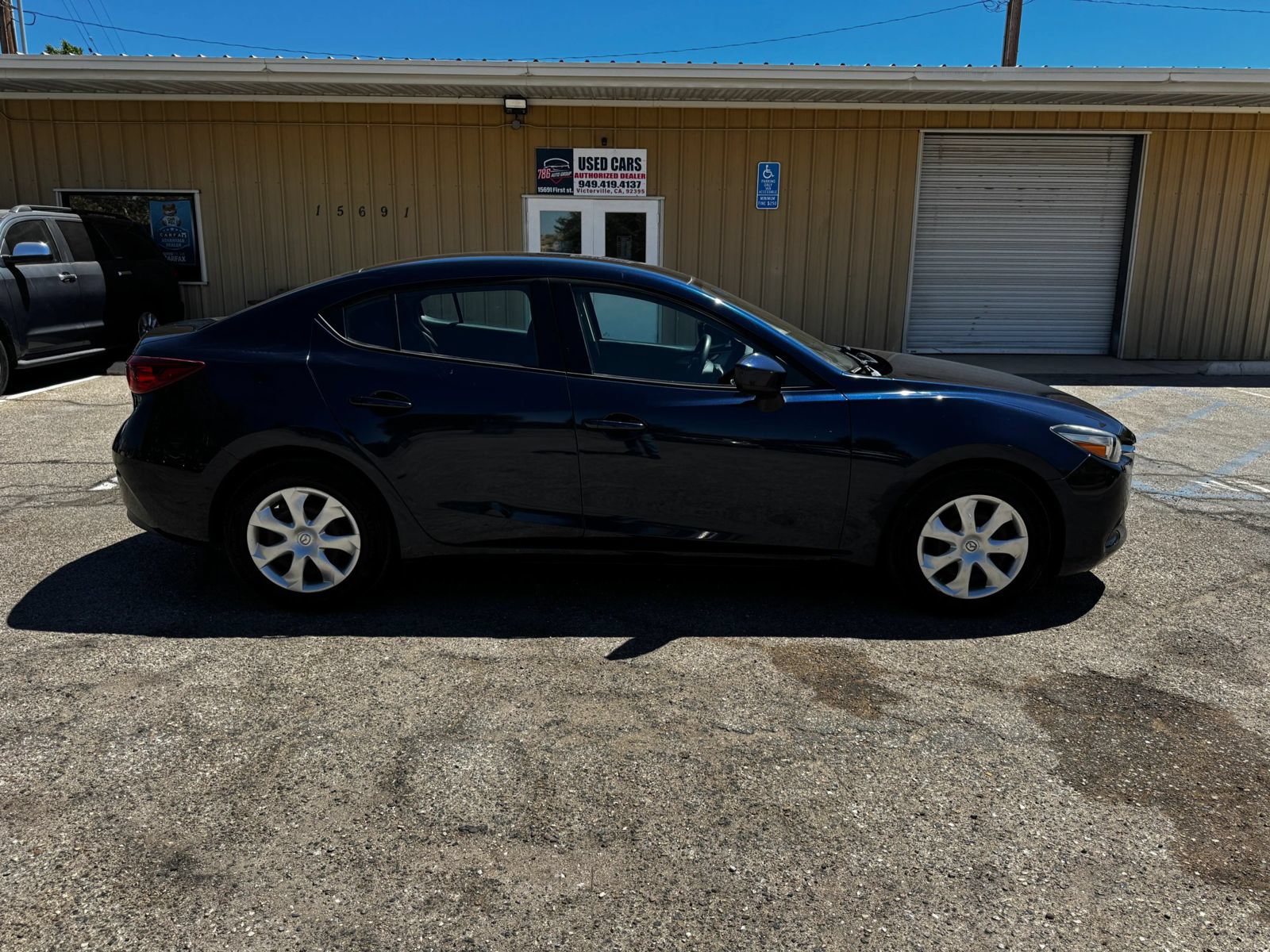 Used 2017 MAZDA MAZDA3 Sport FWD image 3